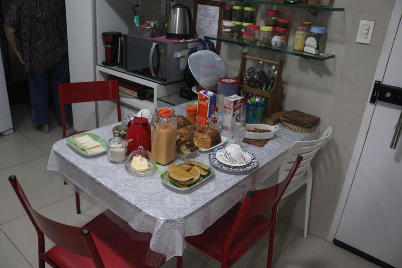 Homestay Pequeno Individual , Ventilador,tv, Mesa De Trabalho, Bairro Do Espinheiro *