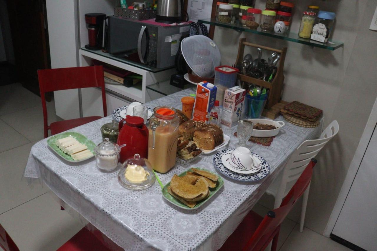 Homestay Pequeno Individual , Ventilador,tv, Mesa De Trabalho, Bairro Do Espinheiro