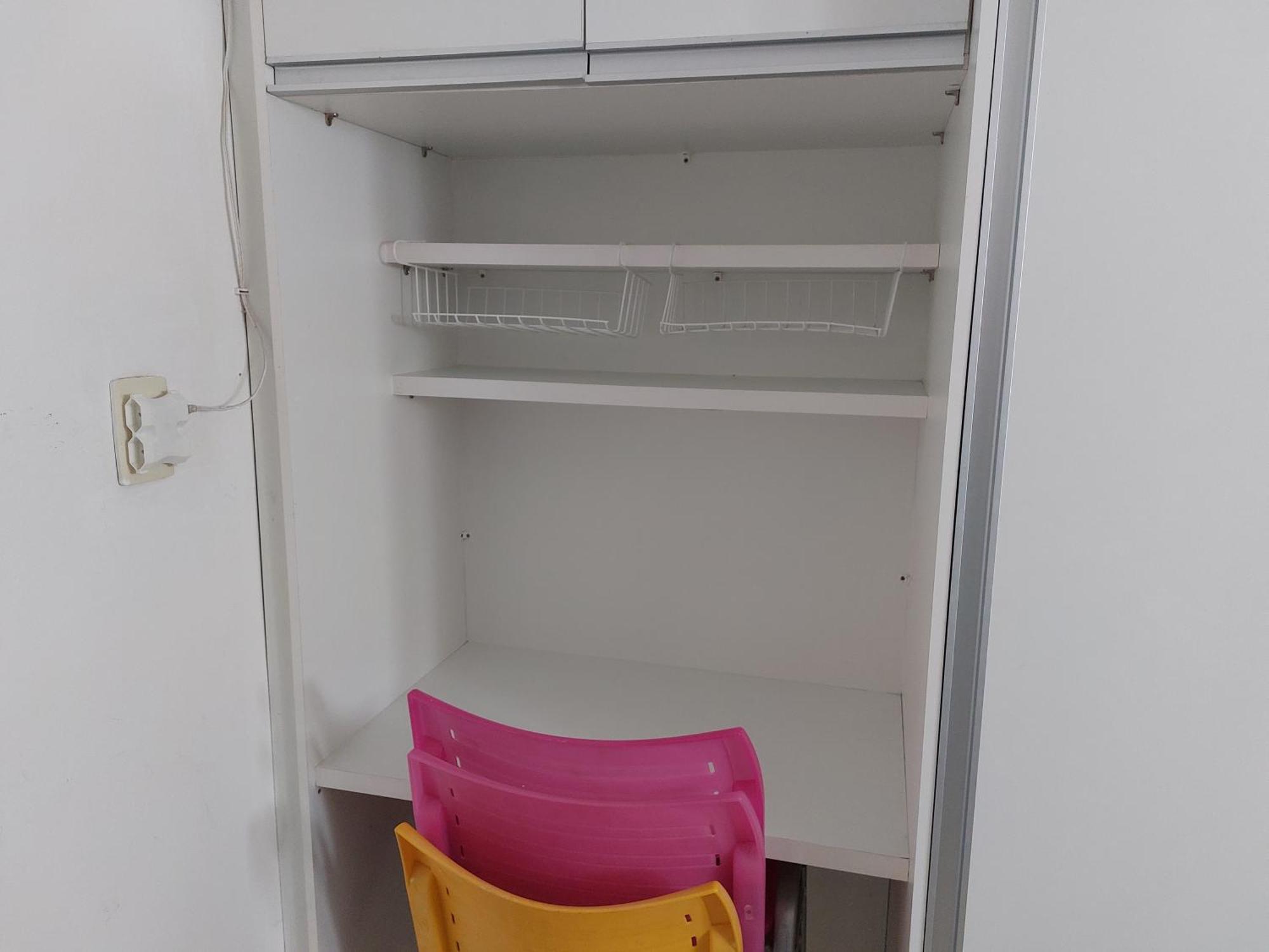 Homestay Pequeno Individual , Ventilador,tv, Mesa De Trabalho, Bairro Do Espinheiro *